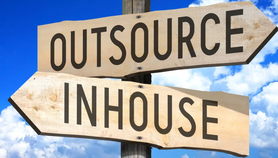Outsourcing o insourcing: qual è la strategia migliore per il tuo reparto ICT?